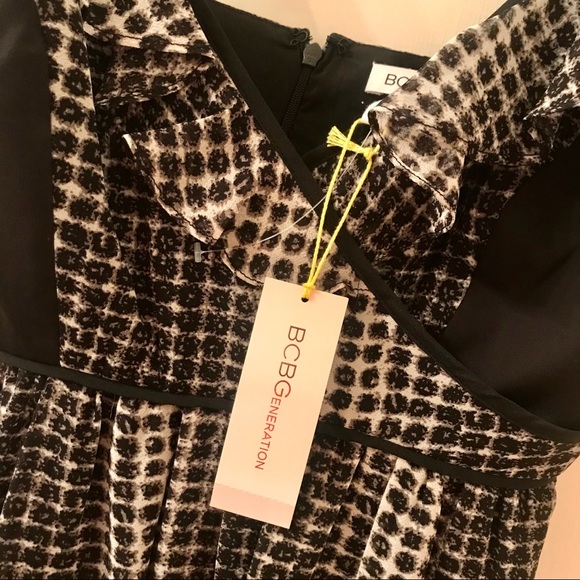 BCBGeneration Dress Black & White   Size 6 - Picture 5 of 7